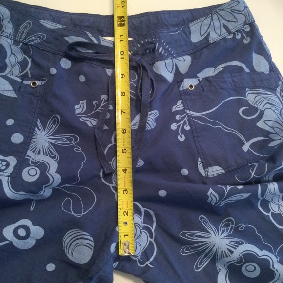 Fresh Produce Blue Floral Cotton Capris Size Medium - Picture 8 of 10